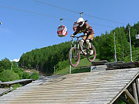 Semmering Holzrampe im Ziel
Dateiname: P1030681-Christina-Sprung-2-aufgehellt-cropped.jpg