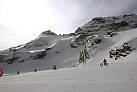 Glacierbike Downhill 2011 - Vor steilem Panormahang
Dateiname: glacierbike-2011-strecke-2-vor-steilem-panoramahang.jpg