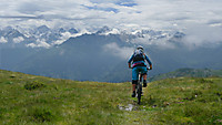 immer in die richtige Richtung ;-)
Dateiname: P1070451-Sandra-Kitz-2xHelligkeit.jpg