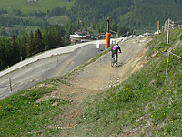 Leogang Streckenumbau 2014 - Downhill
Dateiname: P1110786-Downhill-Nach-Sprung-Rock-Garden.jpg
