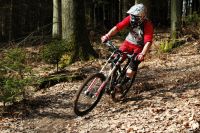 Foto: Almut Harmening
Dateiname: hometrail_sunn_radical_dh.JPG