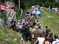Nordkette Downhill.PRO Ziel
Dateiname: P1090333-Crowd-Rider-Nordkette-Downhill-2011-w1600.JPG