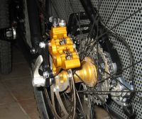Gold eloxierter Hope DH4 Bremssattel
Dateiname: Bremssattel_stinky.jpg