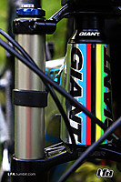 Giant Glory 0 2013 Weltmeister-Streifen
Dateiname: giant-glory-x0-weltmeister-bike-von-danny-hart.jpg