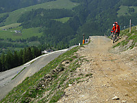 Leogang Streckenumbau 2014 - Gap
Dateiname: P1110783-Downhill-Langer-Gap-Drop-Sprung-Anfahrt-Freeride-Step-Up.jpg