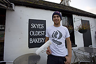 Danny MacAskill
Dateiname: danny-waybackhome-bakerypainting-davesowerby.jpg